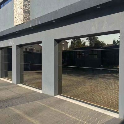Porte de garage électrique sectionnelle vue complète Porte de garage en verre en aluminium échantillon disponible